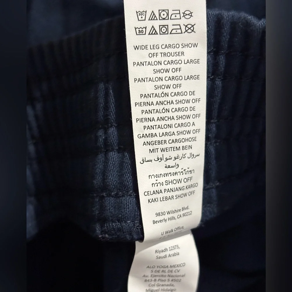 Alo Wide Leg Cargo Show off Trouser- Navy - Picture 4 of 6